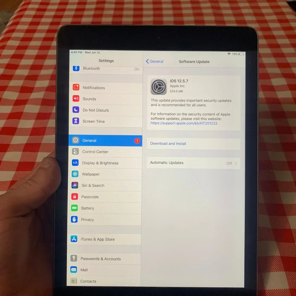 Apple iPad Air 1st Gen. (A1474) 32GB - Gray (Wi-Fi Only) 9.7